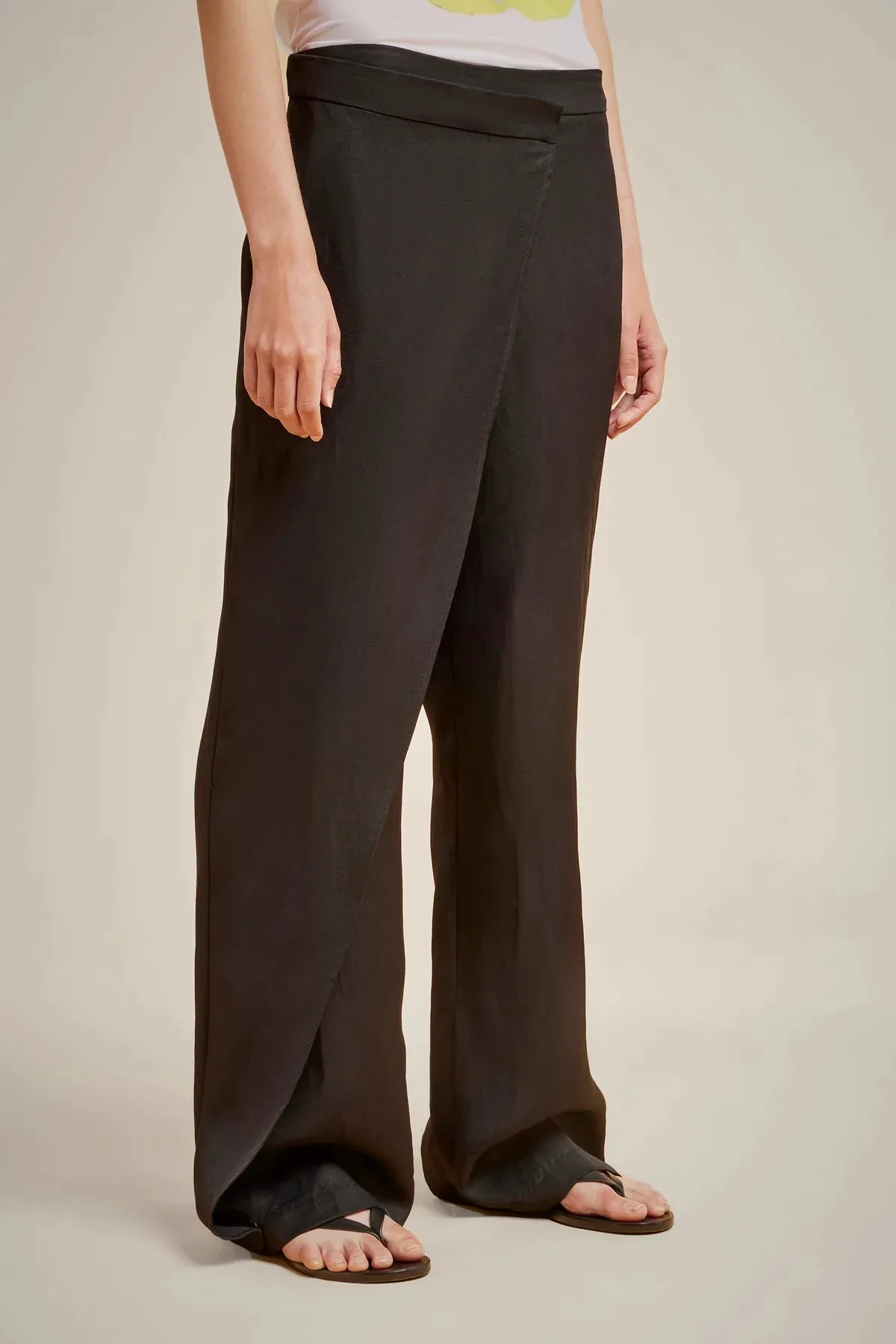 Straight Leg Trousers - Black