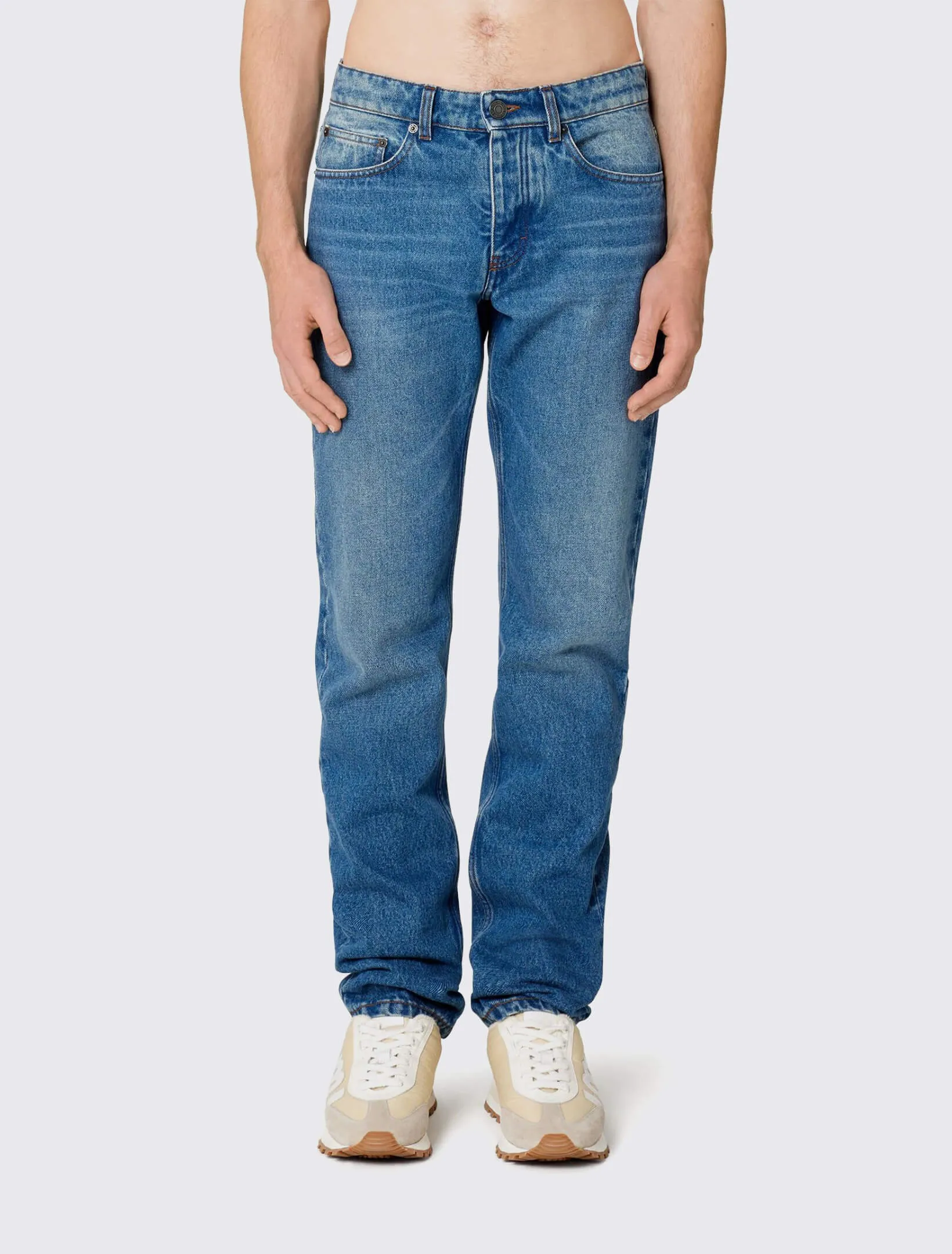 Tapered fit jeans