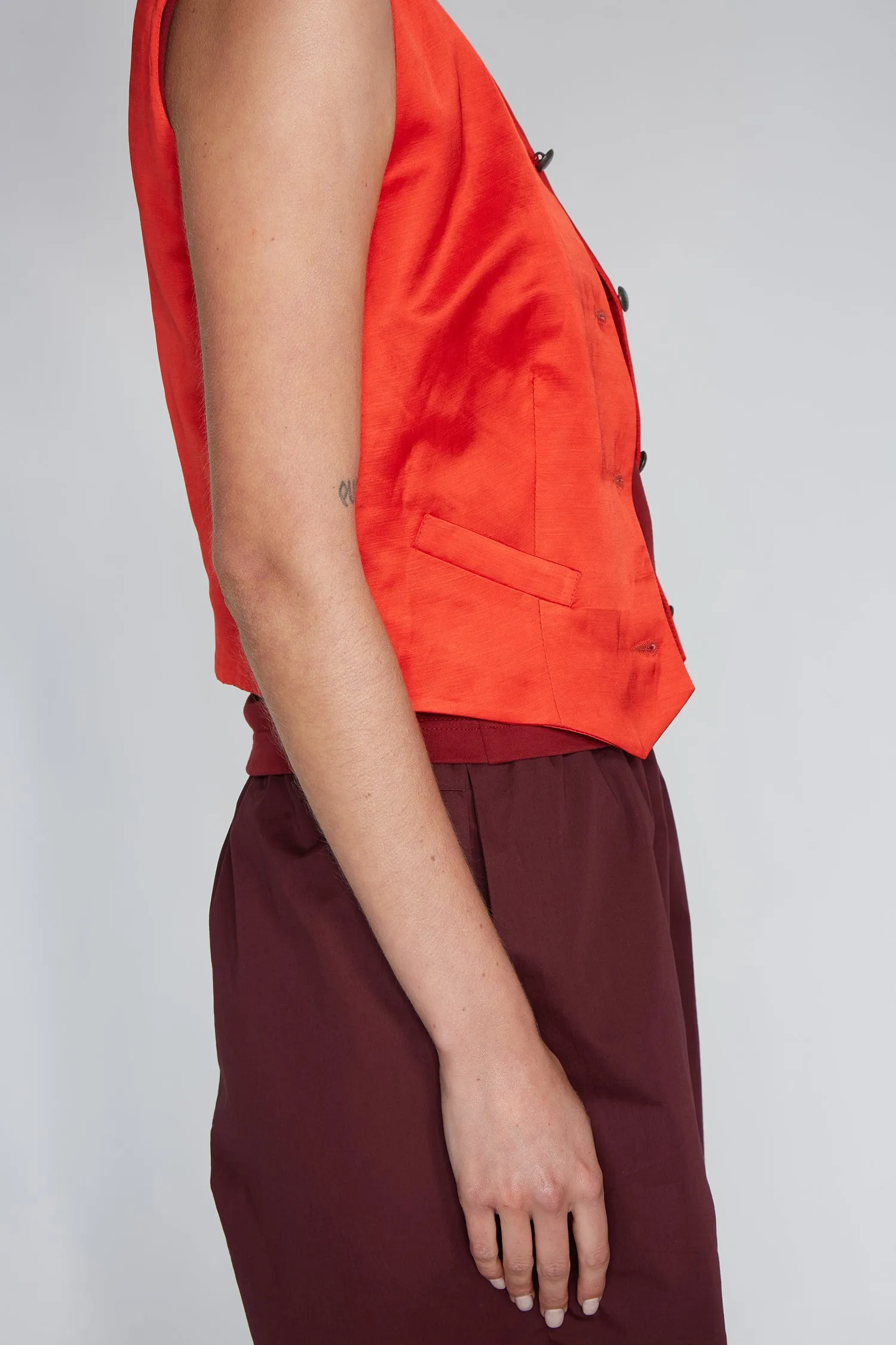 ZAMBESI   BEST VEST IN SCARLET, S23